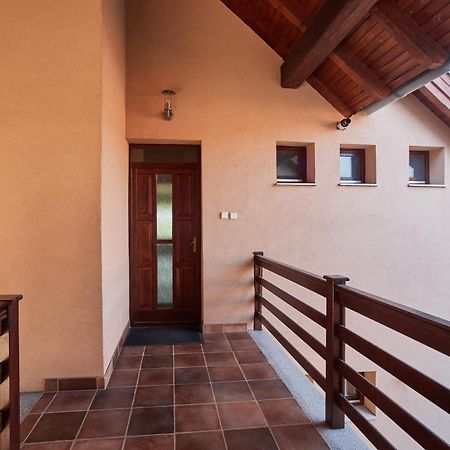 Lujza Apartman Goedoello Apartment Екстериор снимка