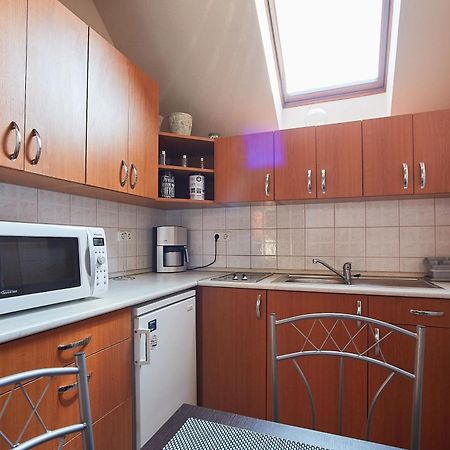 Lujza Apartman Goedoello Apartment Екстериор снимка