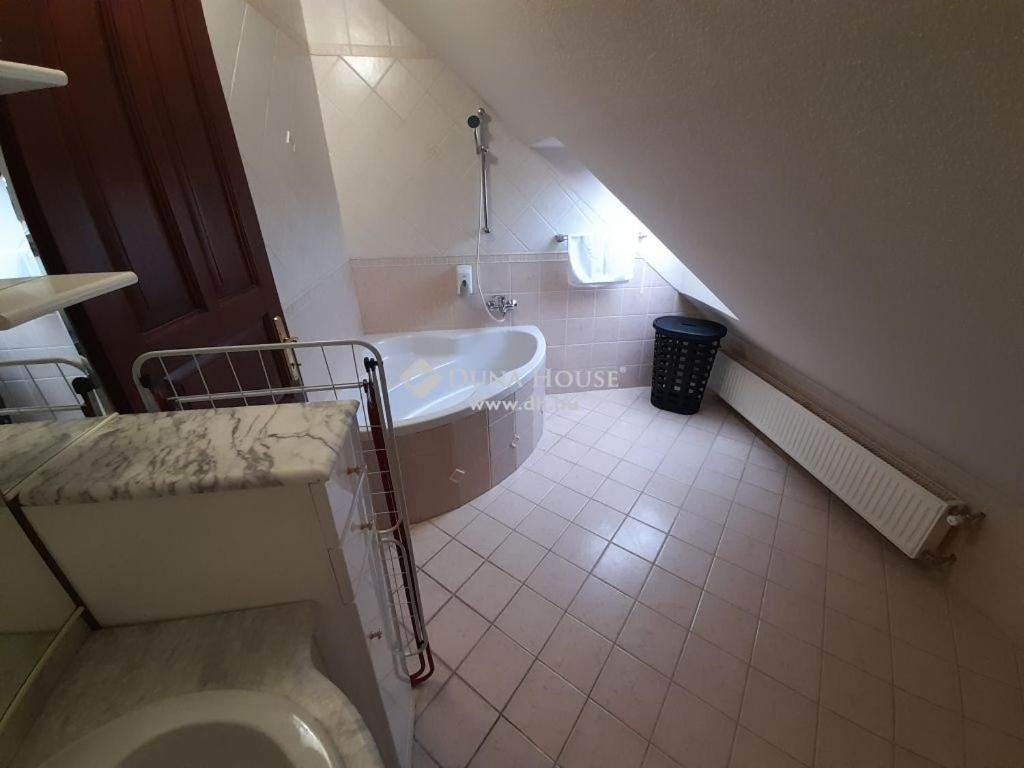 Lujza Apartman Goedoello Apartment Екстериор снимка