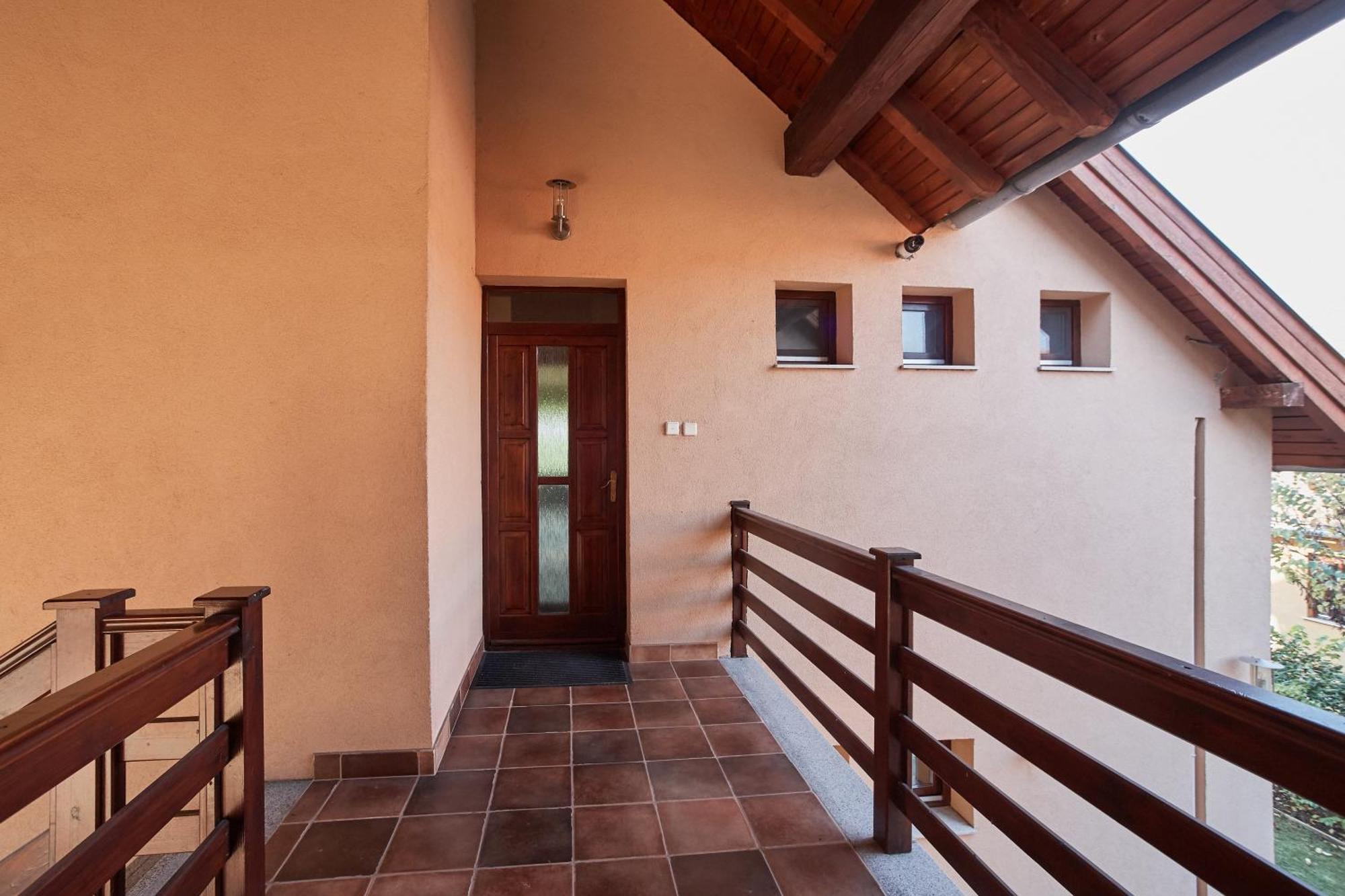 Lujza Apartman Goedoello Apartment Екстериор снимка