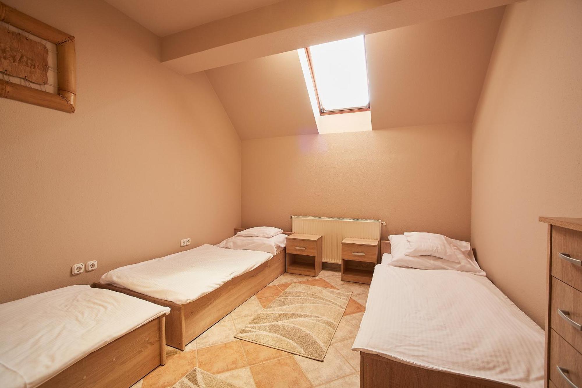 Lujza Apartman Goedoello Apartment Екстериор снимка