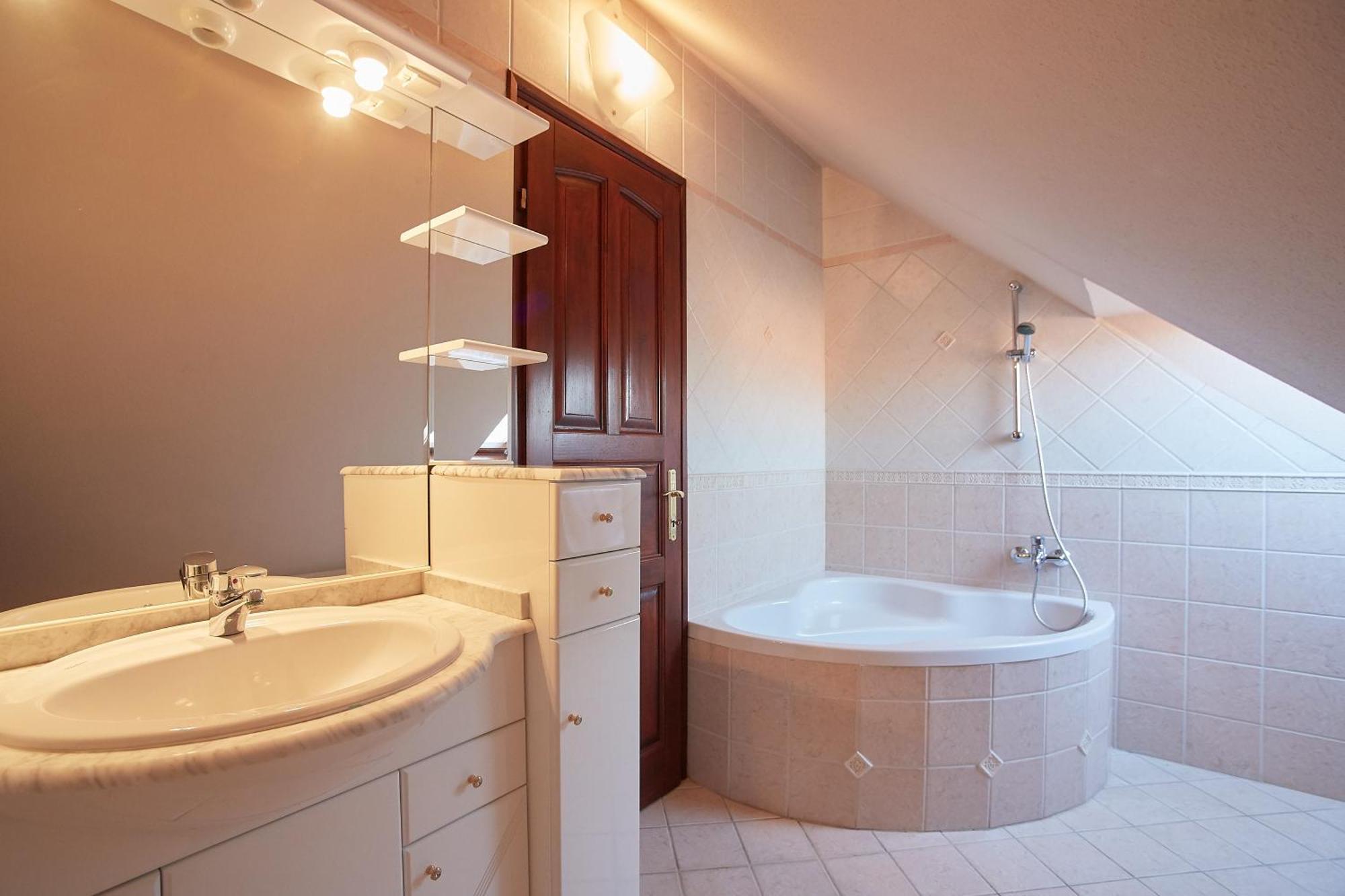 Lujza Apartman Goedoello Apartment Екстериор снимка