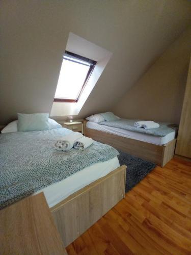 Lujza Apartman Goedoello Apartment Екстериор снимка
