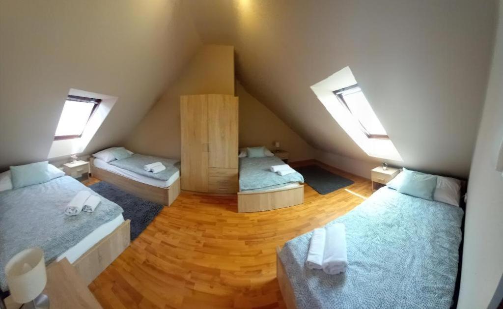 Lujza Apartman Goedoello Apartment Екстериор снимка